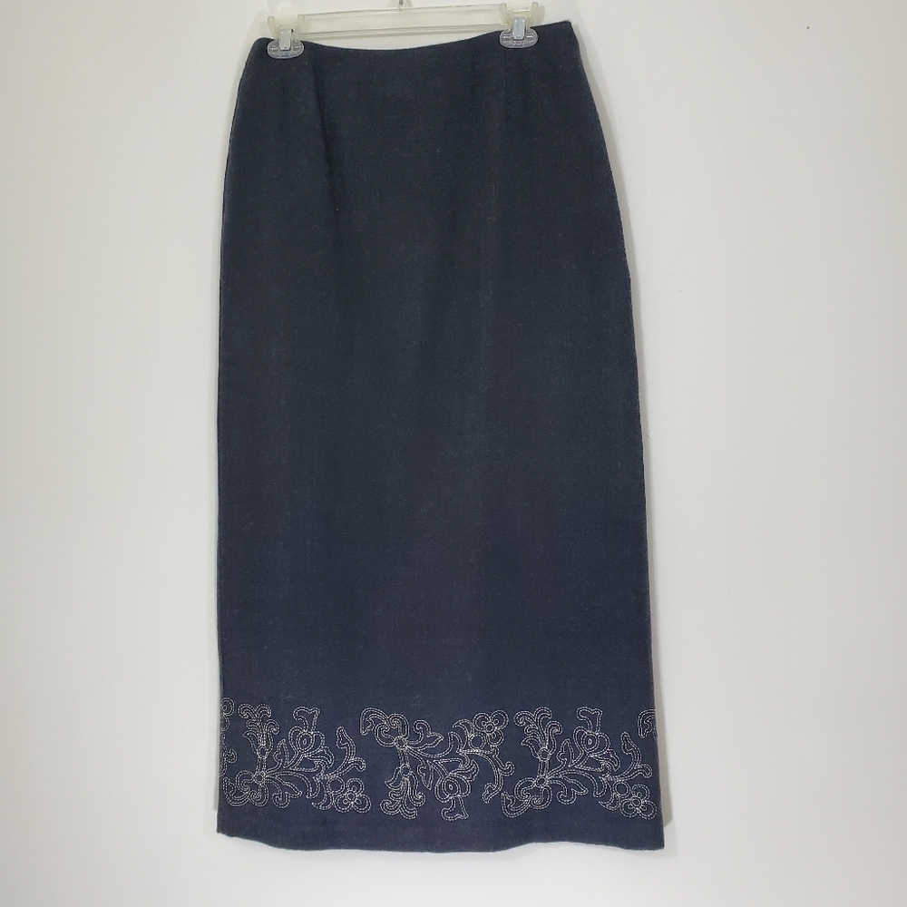 Nine & Company Gray Partial Wool Skirt with embroidered hemline, Size 8